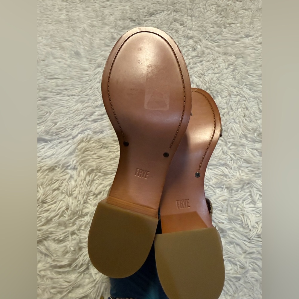 FRYE Bianca Woven Back Zip Heeled Sandals - Picture 14 of 16